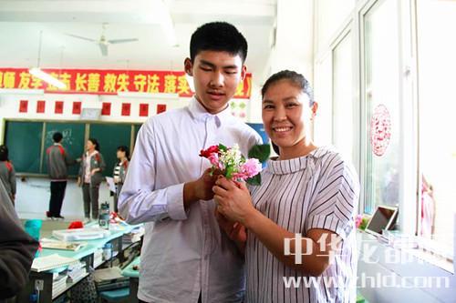 母親節(jié)，周口高中生這樣過(guò)！