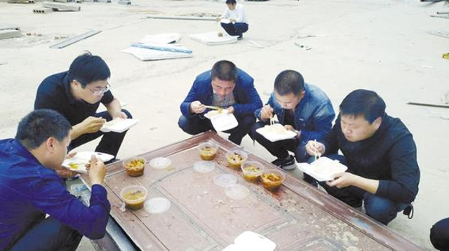 為了“創(chuàng)衛(wèi)”，他們蠻拼的